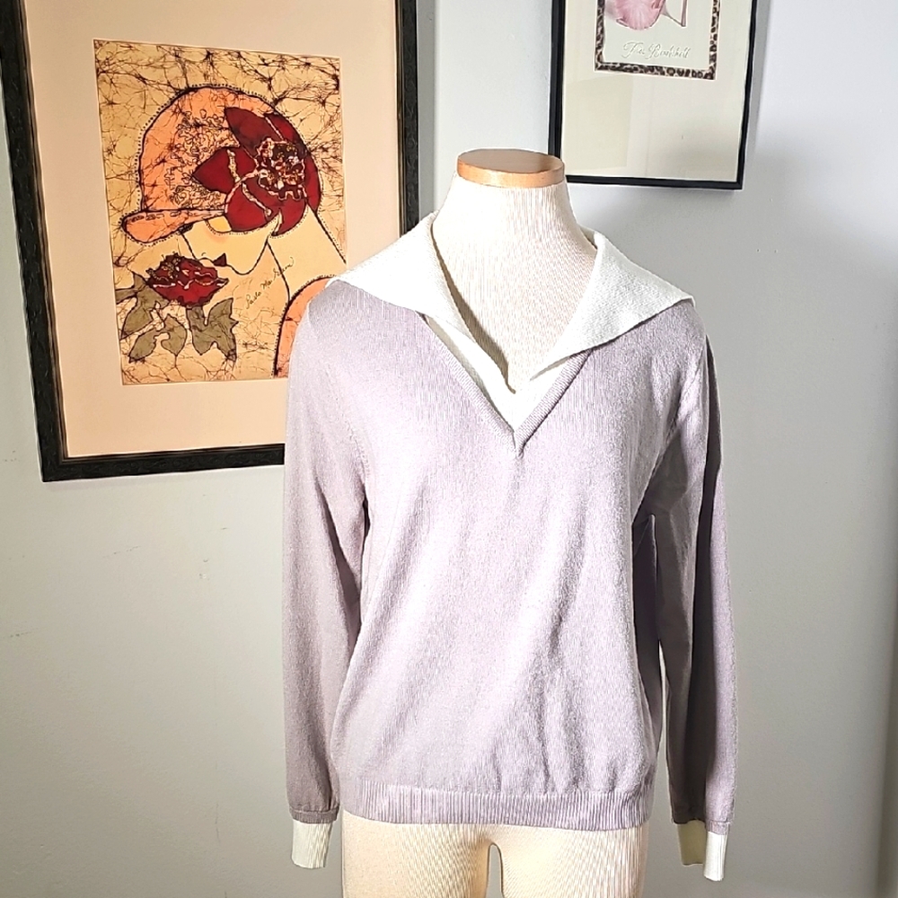 Light Gray With White Trim Collared V-Neck Women's Sweater By Milano XL.